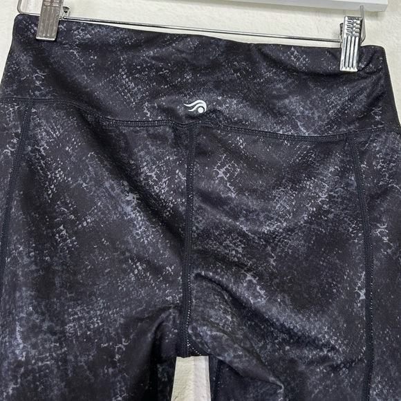 Ideology Snake Skin Workout Leggings - Picture 4 of 6
